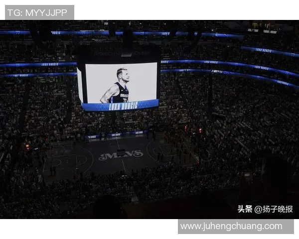 以镜头回顾独行侠那一幕真情流露全队相拥泪洒赛场